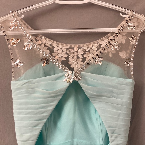 Fun dress! - Picture 4 of 6